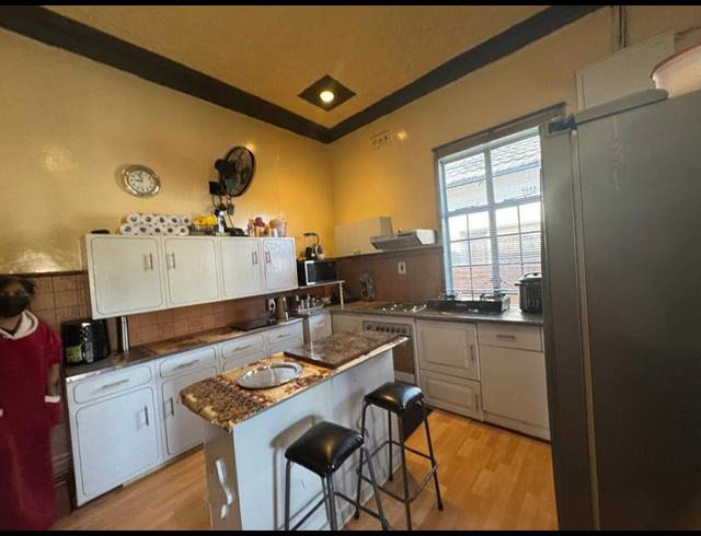 3 BEDROOM HOUSE FOR SALE IN BEZUIDENHOUT VALLEY